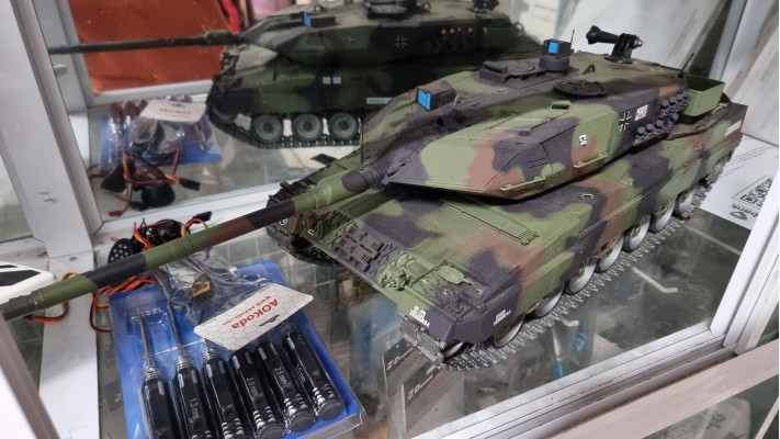 Hàng Cũ: Xe tăng Heng Long Leopard 2A6 1/16 Pro Metal RTR